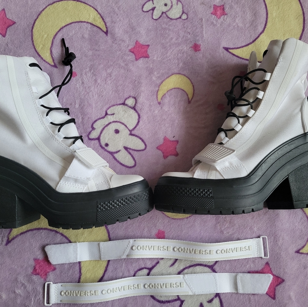 Converse Women's boot GR82 Sz 5.5 in White